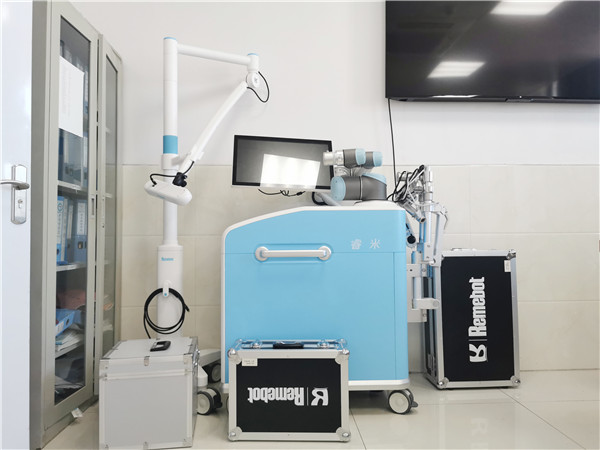 正式上岗!实现神经外科微创精准治疗——我市首台睿米手术机器人“入职”景德镇市第三人民医院