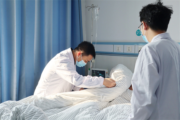 精准施治+人文守护——景德镇市第三人民医院泌尿外科让危重症老人重获新生