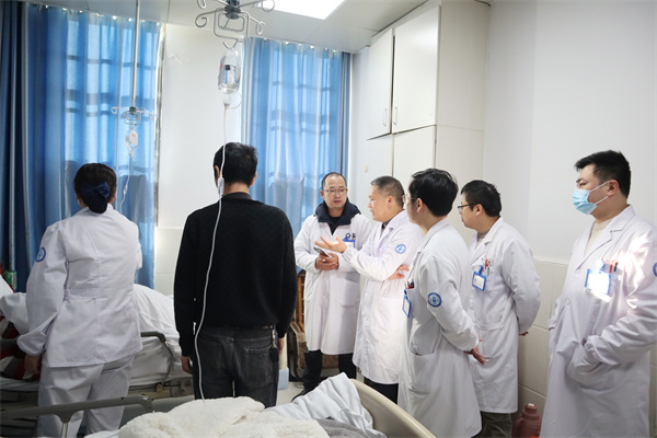 ���Ҵ����ͱ�������ѧ�Ʒ�չ��������ʡר�ҷ����ų�Ա�����ƽ���ݰ�پ������е�������ҽԺָ������