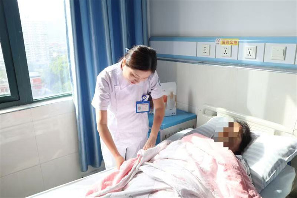 胃肠甲乳病区:用心守护,多维人文关怀在护理实践中的温暖绽放