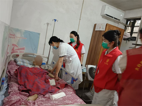 仁心守护!珠山区太白园街道家庭医生团队情暖 95 岁独居老人