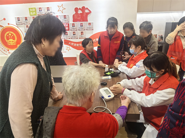 ůͽ Т׾жɽ̫԰ֵľٰ쾴